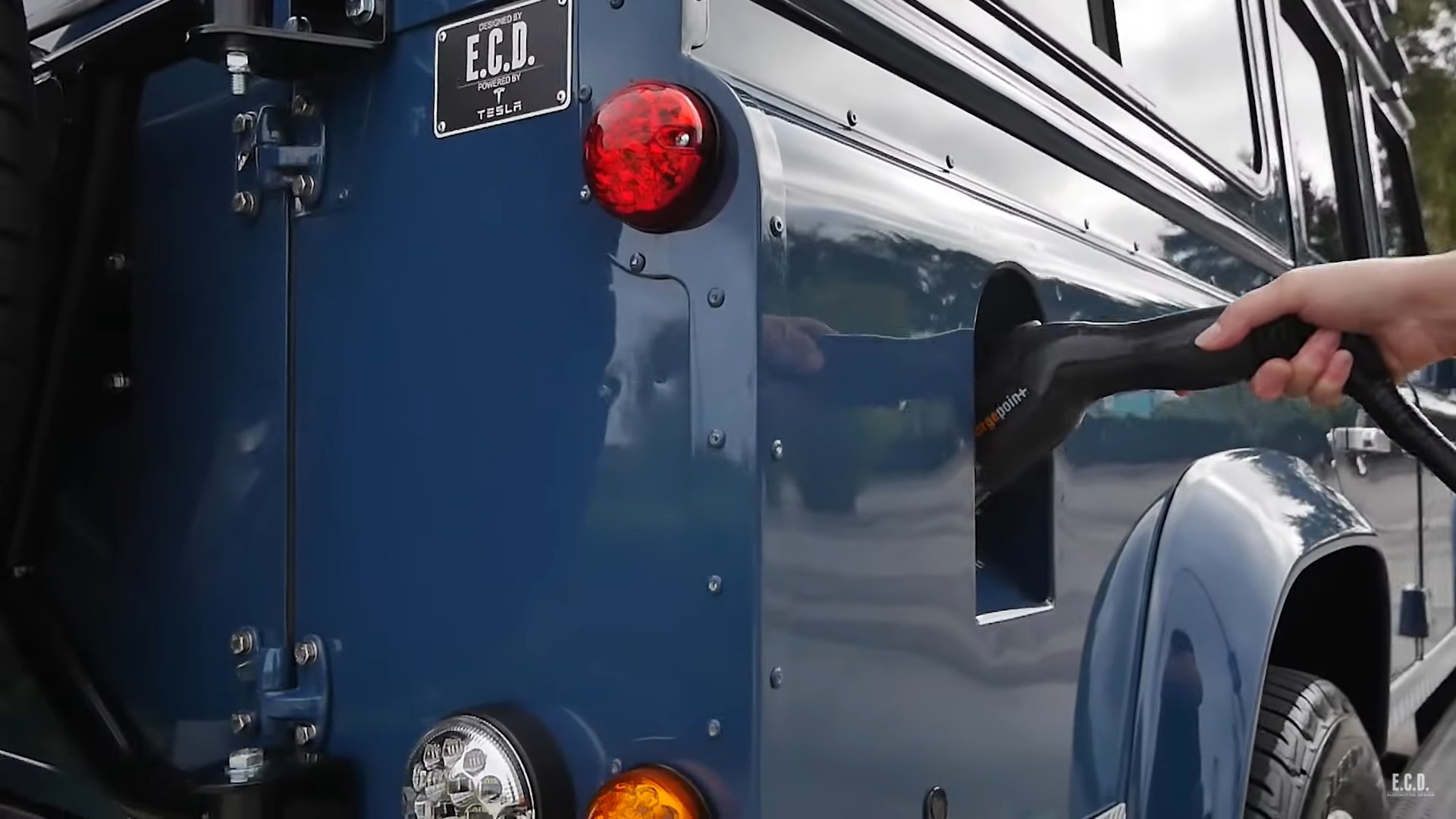 Tesla 450hp Land Rover Defender 110 by ECD