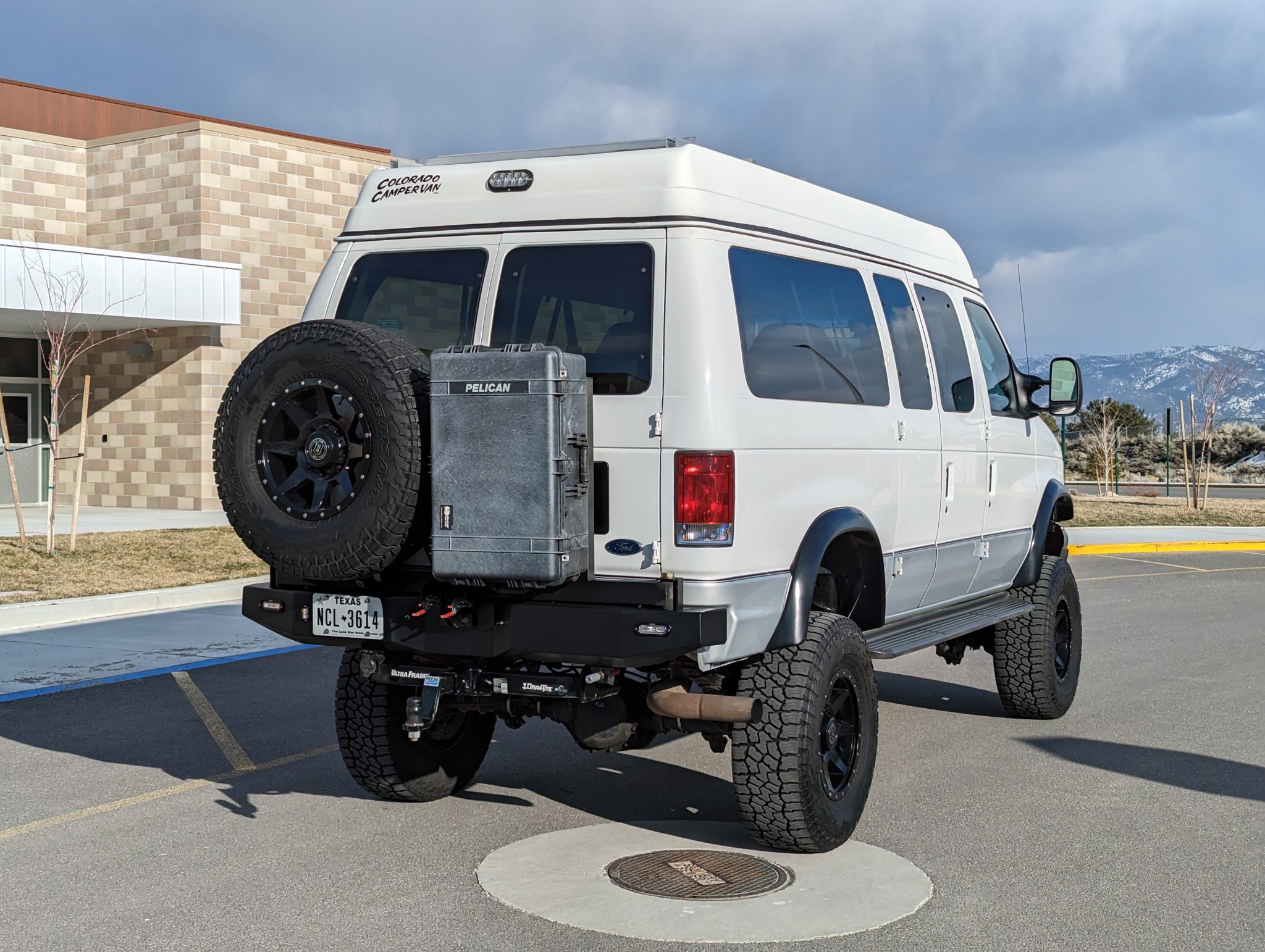 2006 Ford E-350 Super Duty by SpeedAddict502