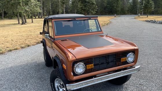 Modified 1975 Ford Bronco 5-Speed