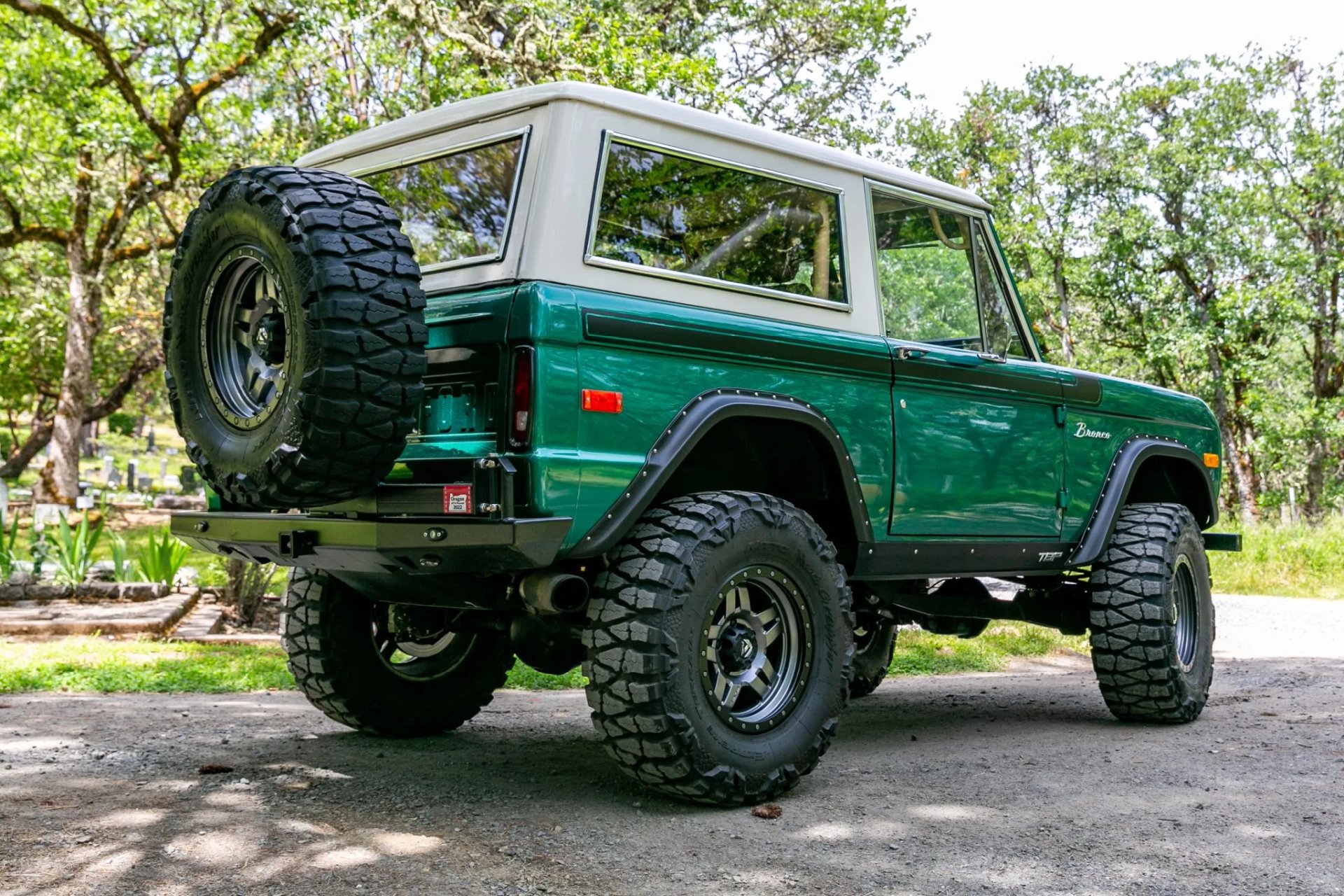 5.8L V8-Powered 1975 Ford Bronco Off-Roader