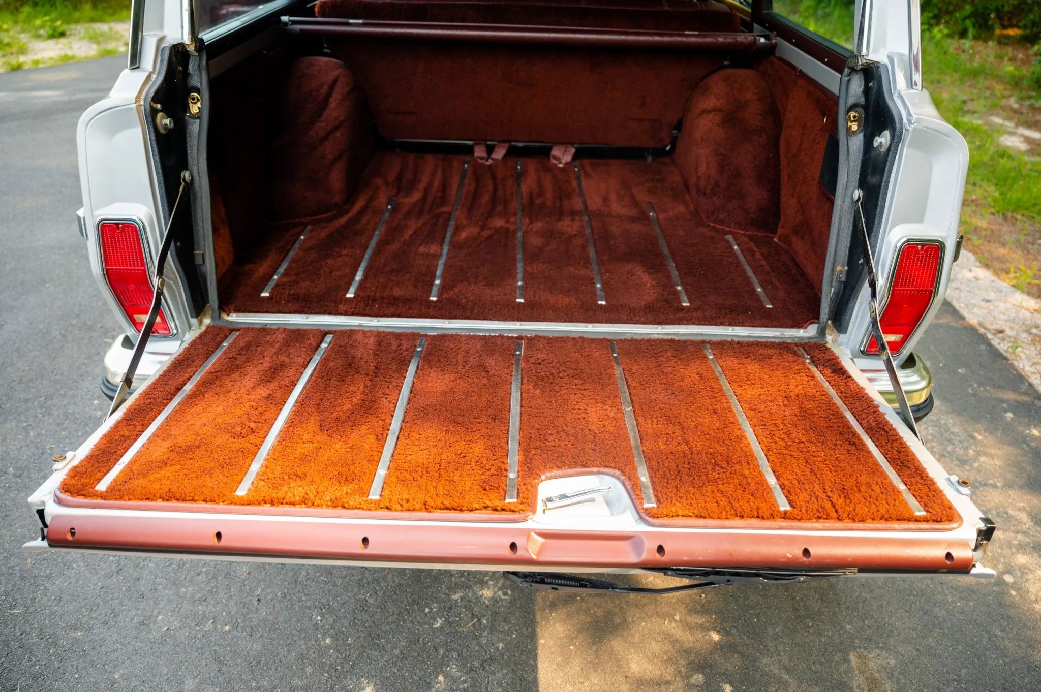 500hp EV-Converted Jeep Grand Wagoneer SJ