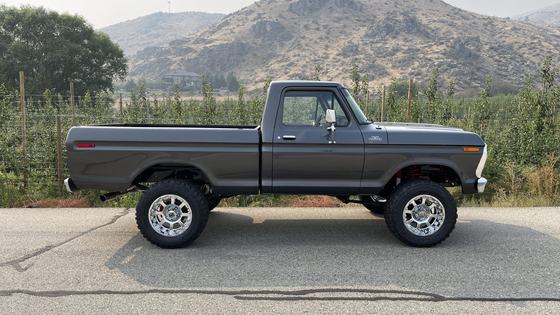 1977 Ford F-150 Custom 4×4 by BaerBronco