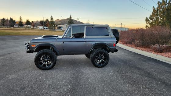 Fuel-Injected 351ci V8 1977 Ford Bronco