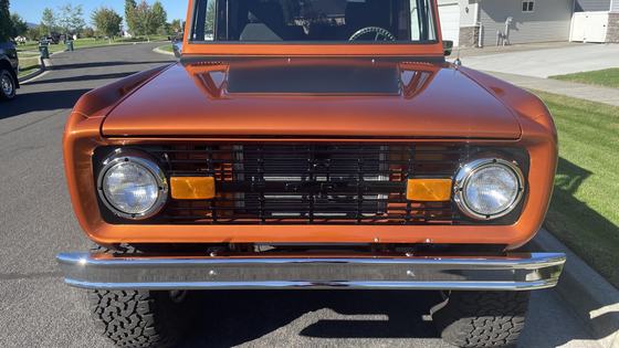 Modified 1975 Ford Bronco 5-Speed