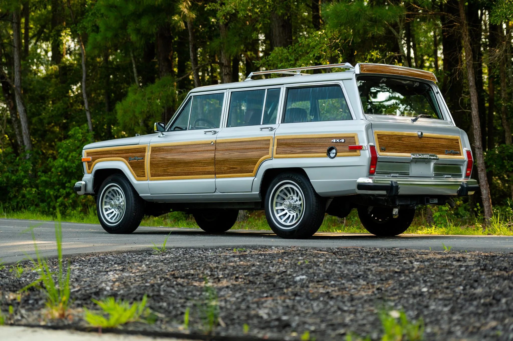 500hp EV-Converted Jeep Grand Wagoneer SJ