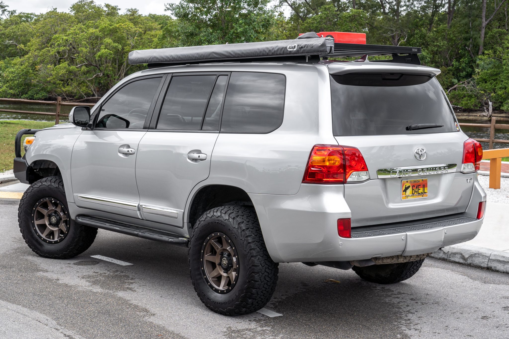 2013 Toyota Land Cruiser URJ200 by Unknown Builder