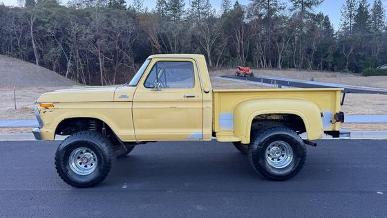 1977 Ford F-150 Custom Flareside 4×4