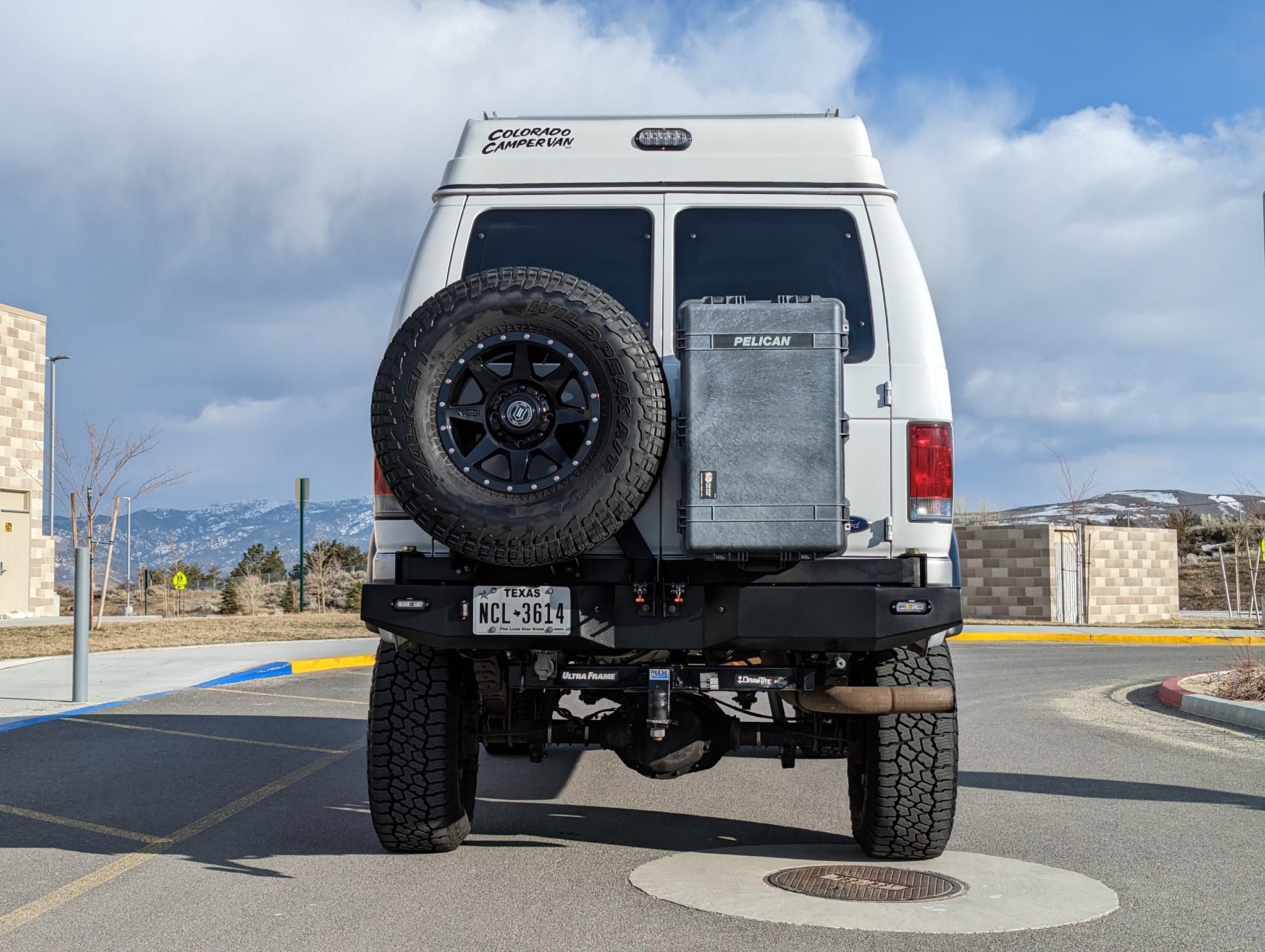 2006 Ford E-350 Super Duty by SpeedAddict502