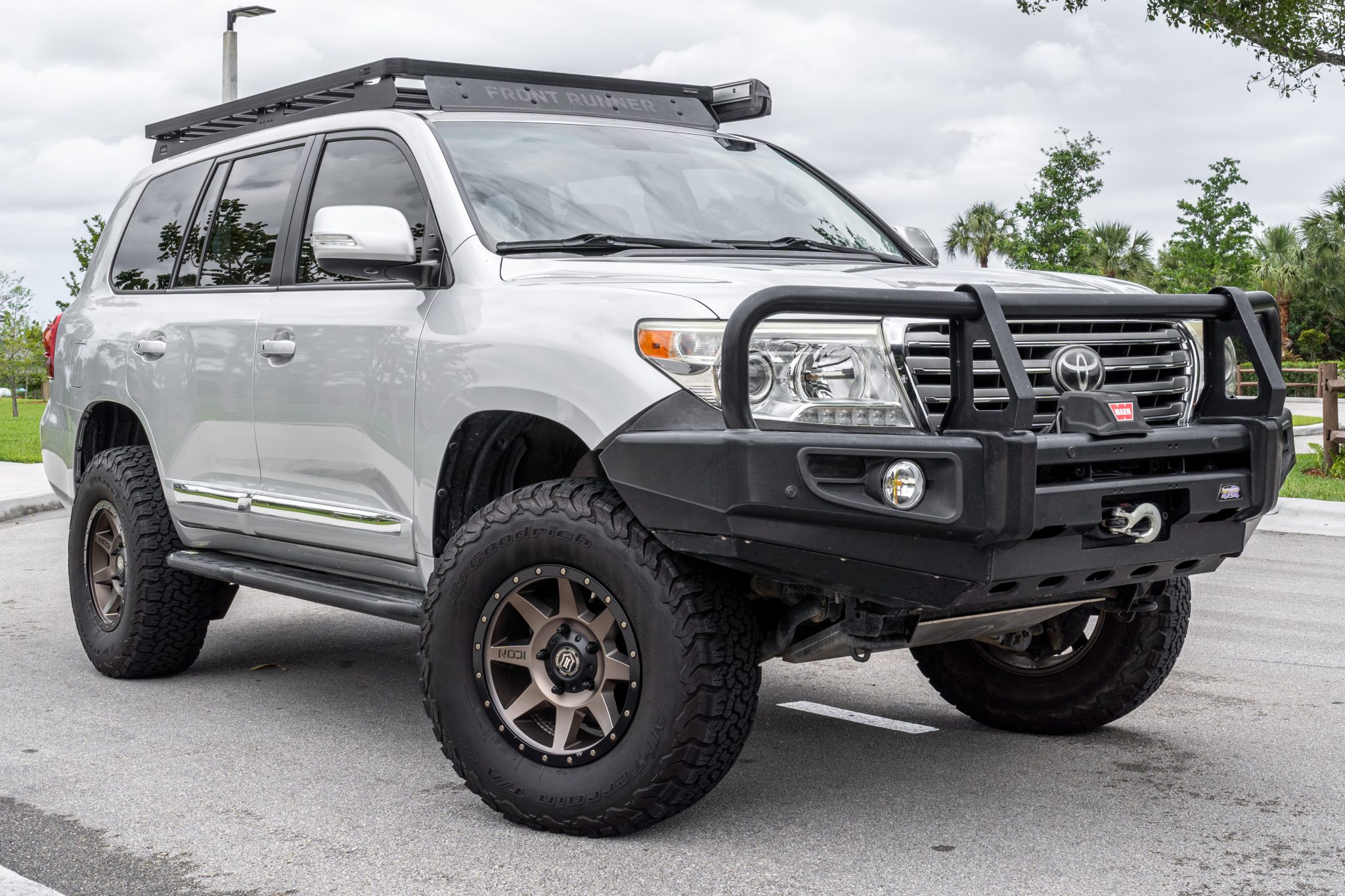 2013 Toyota Land Cruiser URJ200 by Unknown Builder