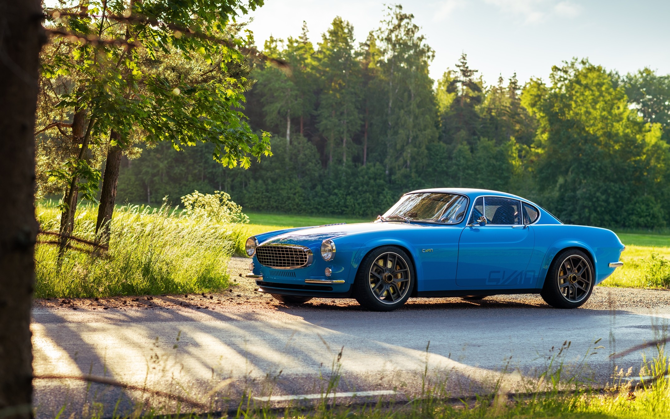 420hp Volvo P1800 Cyan Restomod