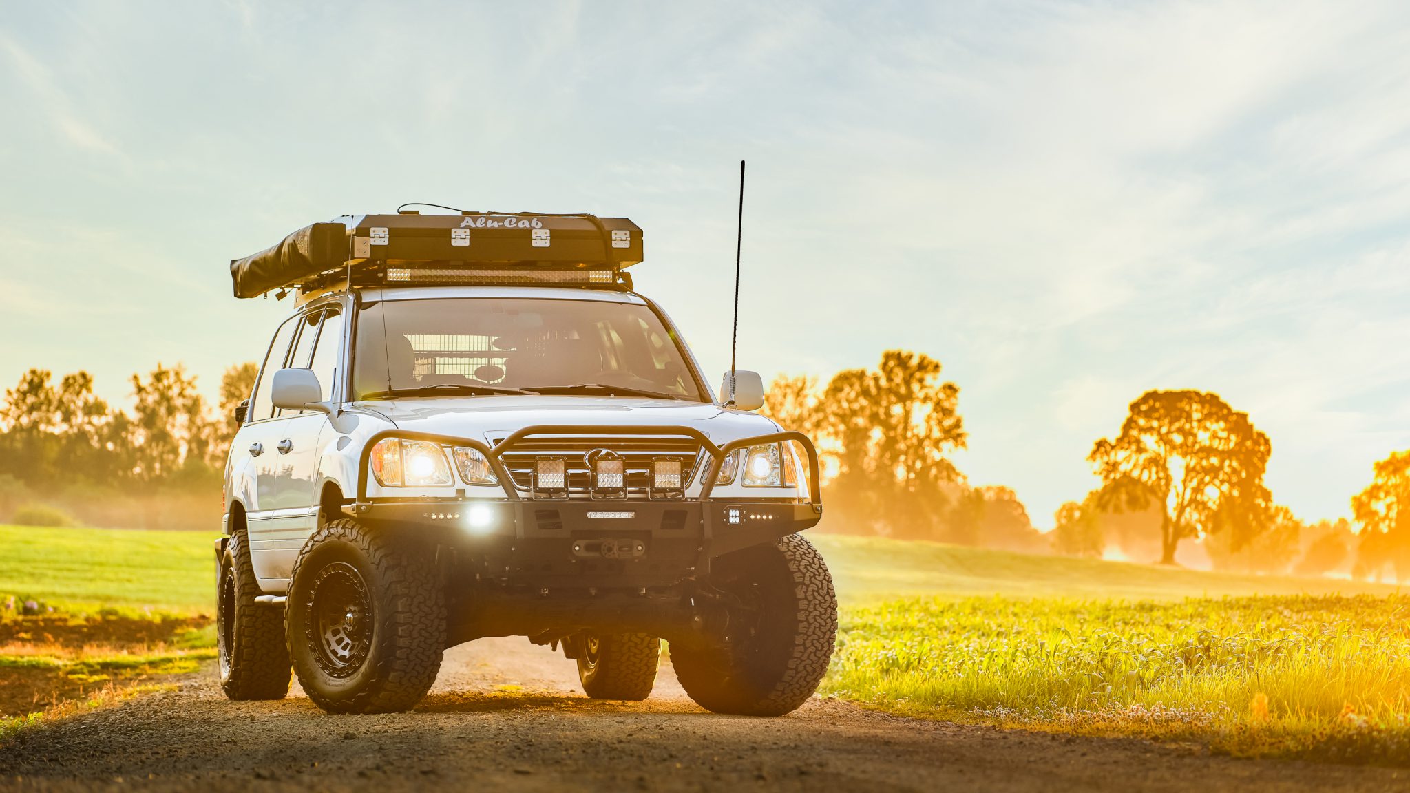 2005 Lexus LX470 Overland Build
