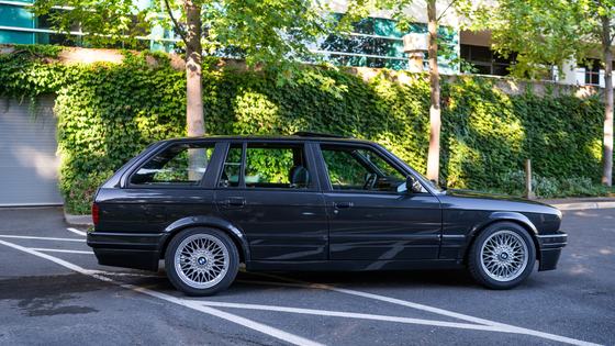 Euro BMW E30 Touring by CAtuned