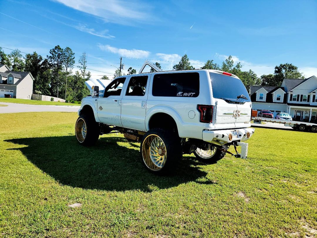 600hp Diesel 2002 Ford Excursion with Lambo Doors