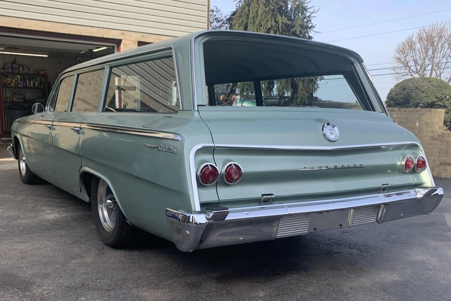 350-Swapped 1962 Chevrolet Bel Air Sleeper Wagon