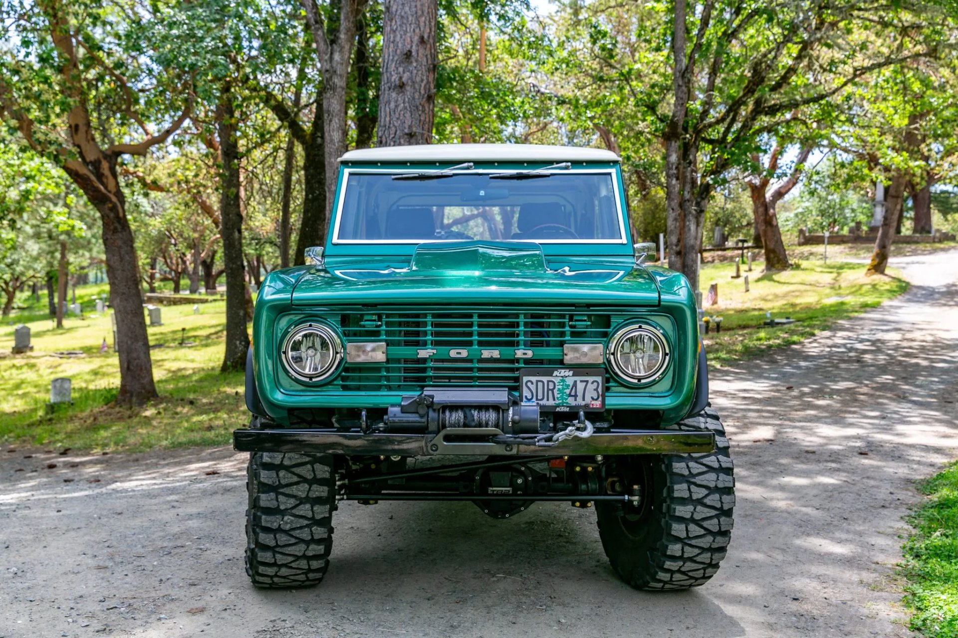 5.8L V8-Powered 1975 Ford Bronco Off-Roader