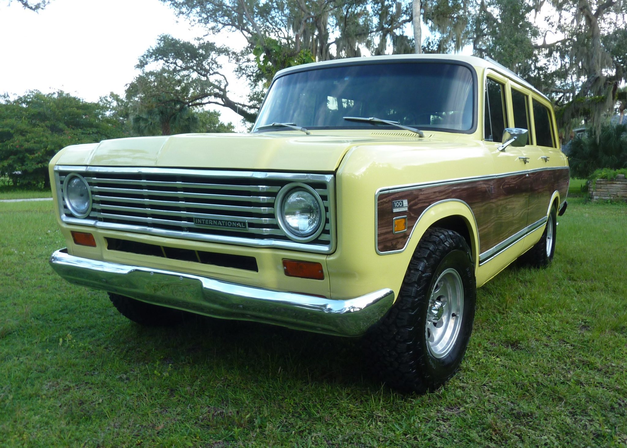 1974 International Harvester Travelall Custom 100
