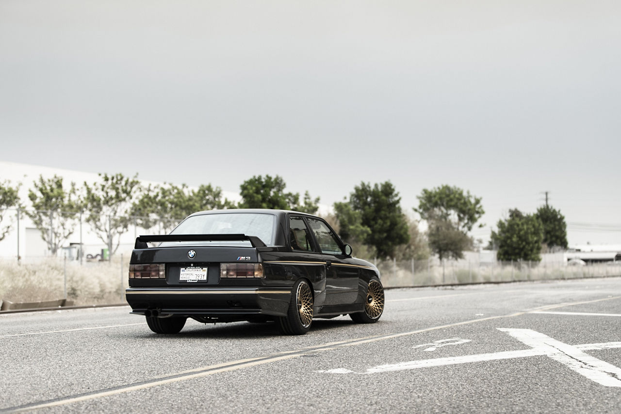 1987 BMW E30 on Rotiform LHR-F Wheels