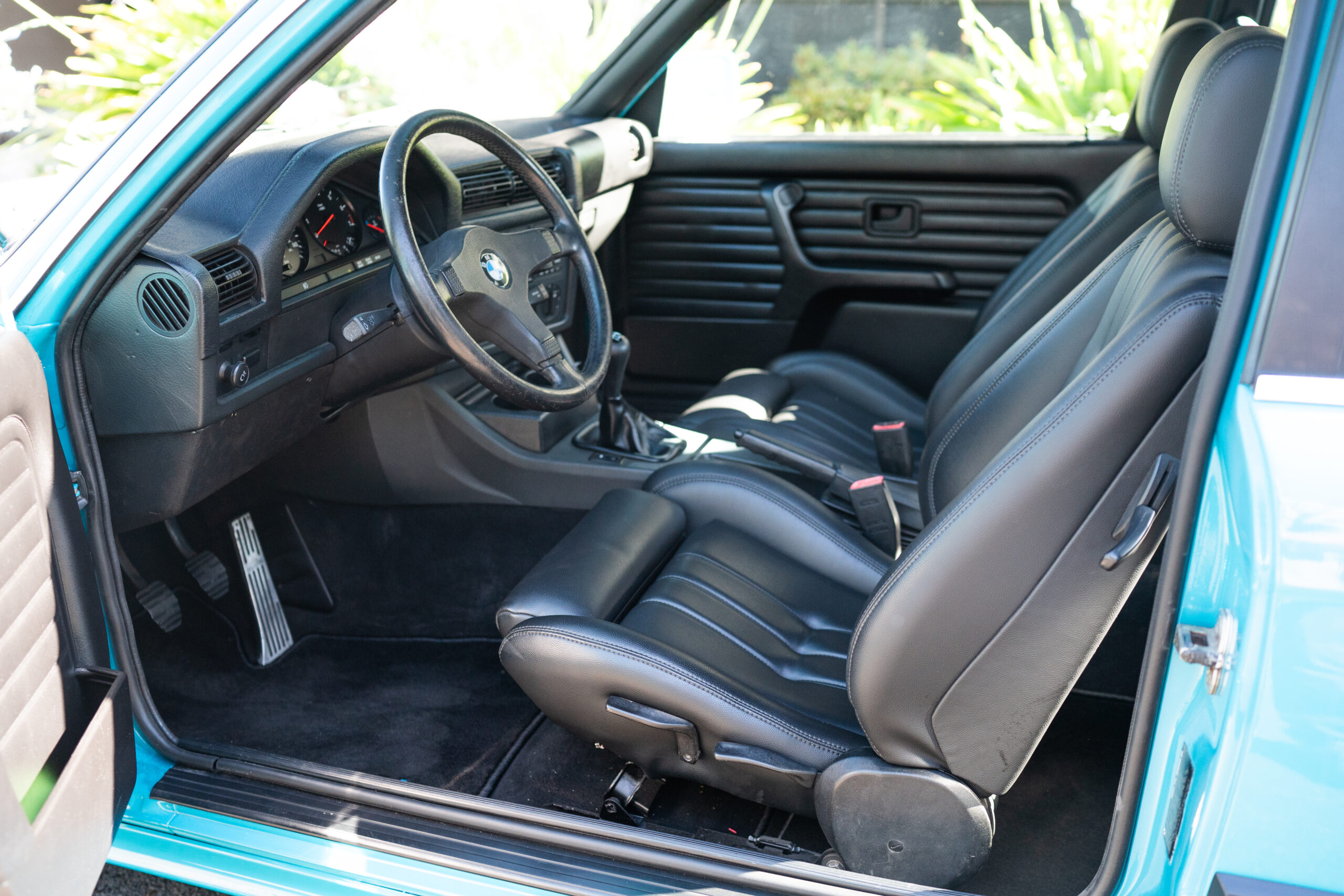 Miami Blue BMW E30 325is by CAtuned