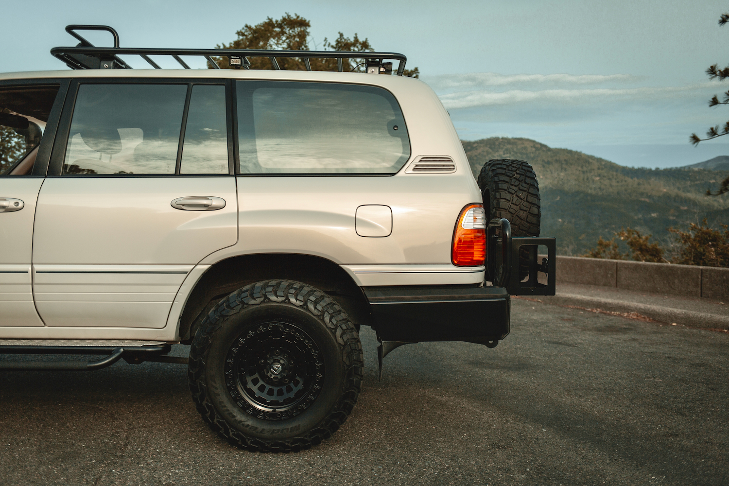 1999 Lexus LX470 Modified by KCX