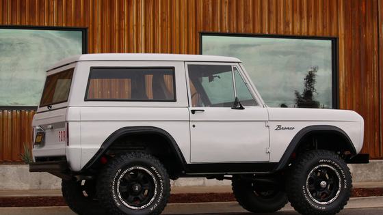 1969 Ford Bronco with 302ci V8 and Lift Kit
