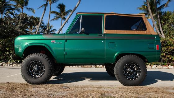 Modified 1977 Ford Bronco with 302ci V8