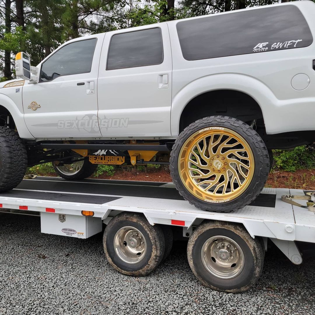 600hp Diesel 2002 Ford Excursion with Lambo Doors