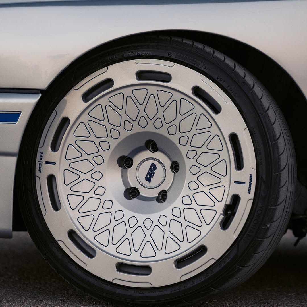 V10-Swapped BMW E30 M3 by Renner