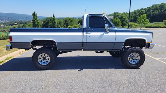 1985 Chevrolet C10 Scottsdale 4x4 by Bigblockjoe