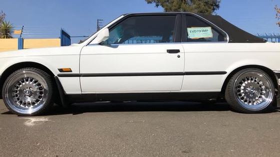 BMW E30 with Custom Stepped 17-inch Wheels