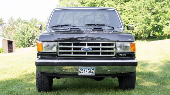 Modified 1987 Ford F-150 XLT Lariat 4×4