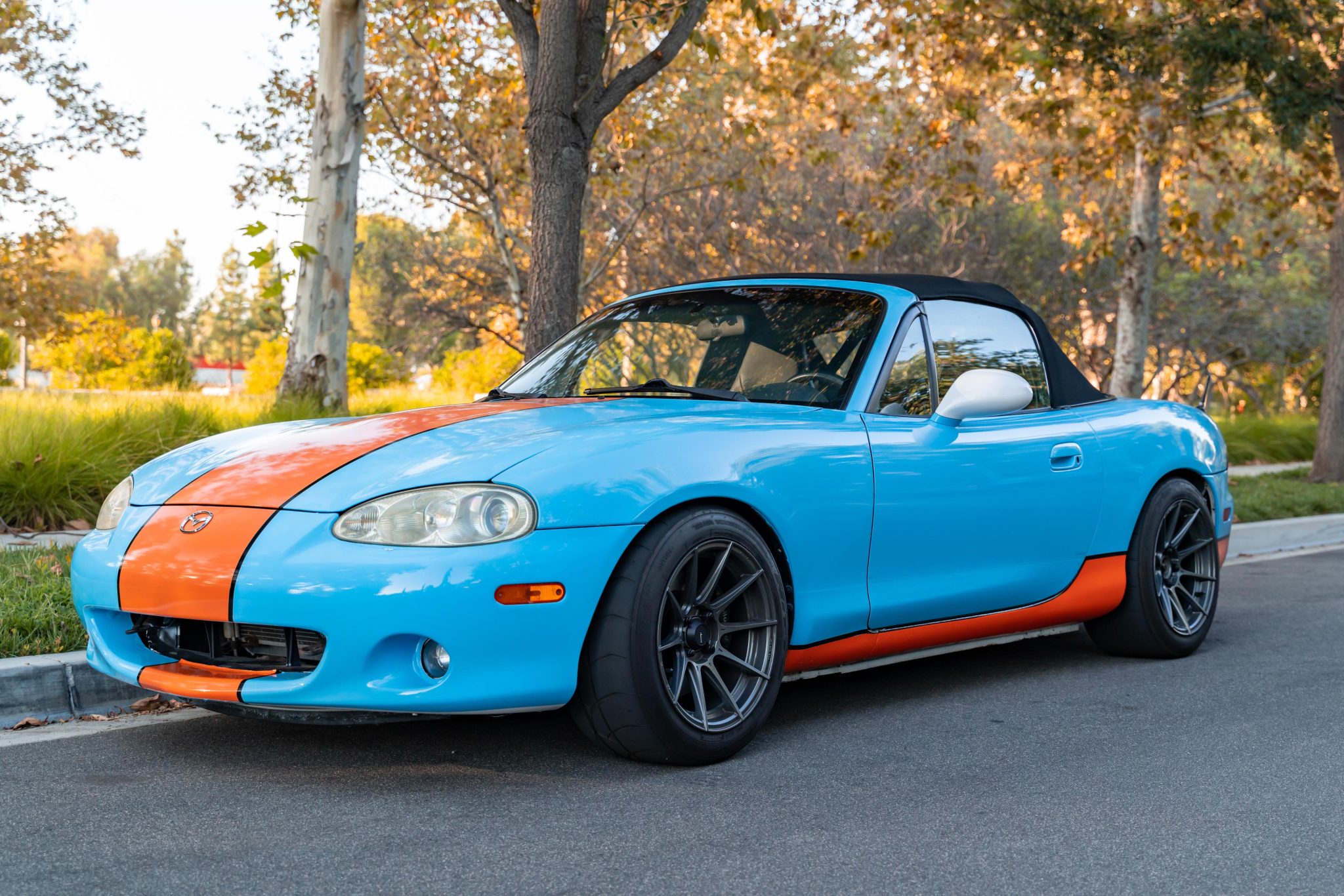Modified 2004 Mazda MX-5 Miata with Upgraded Valvetrain