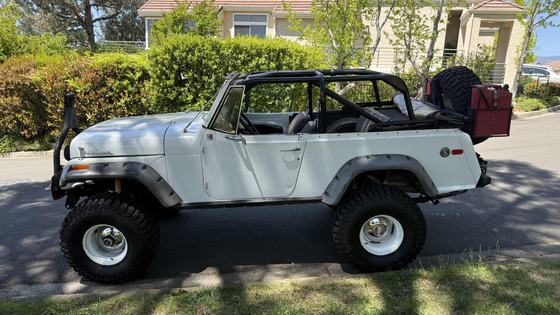 Modified V6 1969 Jeep Jeepster Commando