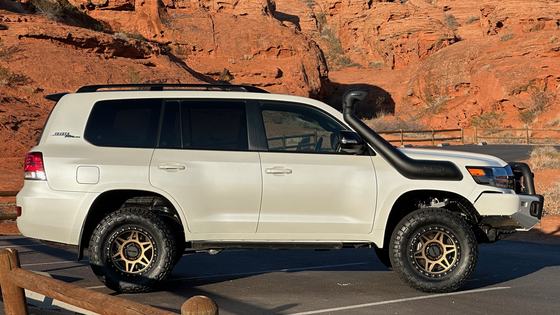 Modified 2020 Toyota Land Cruiser URJ200 Heritage Edition