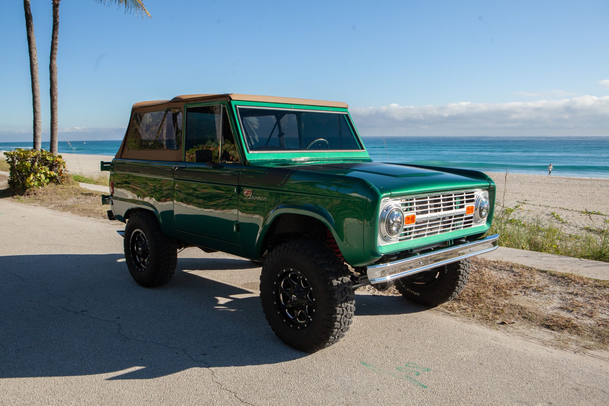 Modified 1977 Ford Bronco with 302ci V8