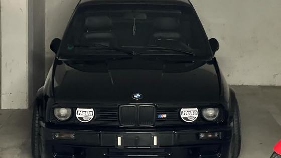 Black BMW E30