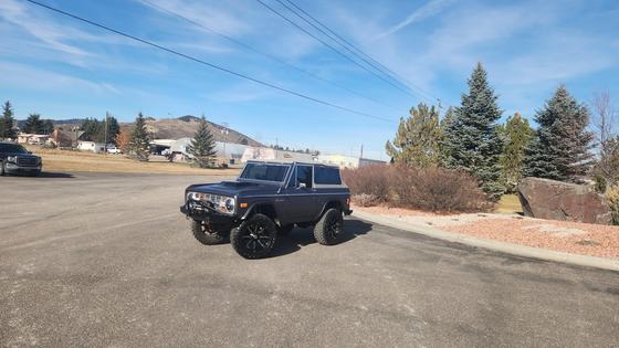 Fuel-Injected 351ci V8 1977 Ford Bronco