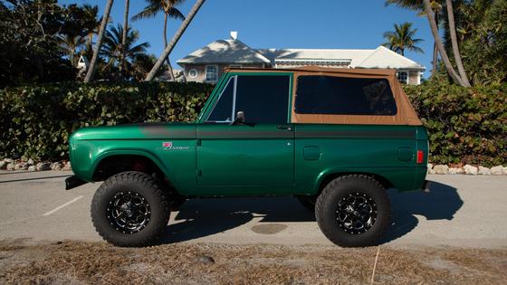 Modified 1977 Ford Bronco with 302ci V8