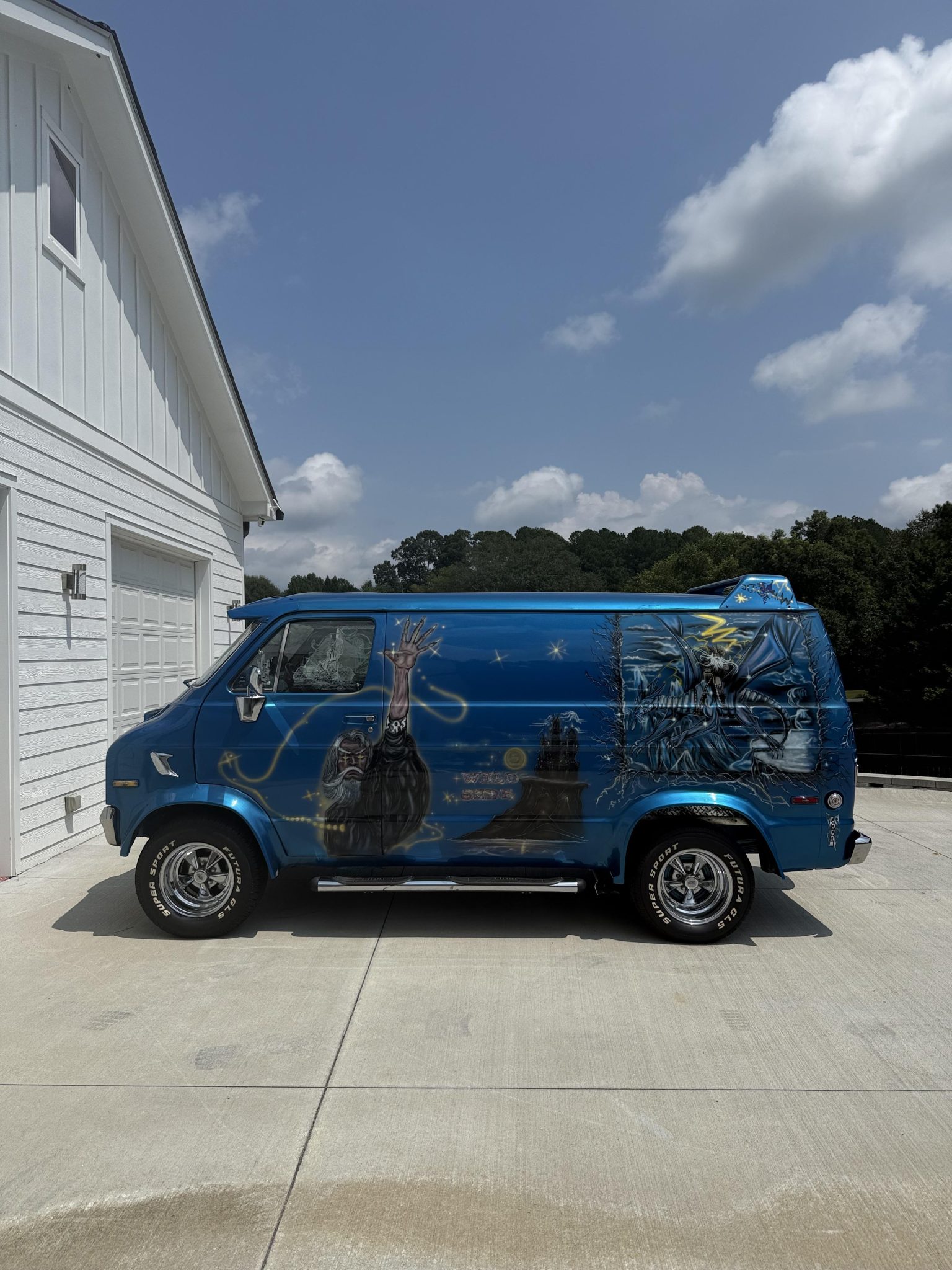 1977 Dodge Tradesman B200 "Wild Side"