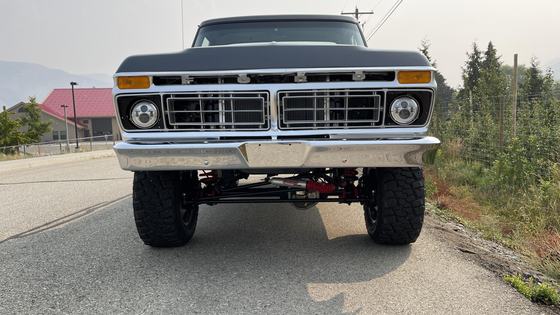 1977 Ford F-150 Custom 4×4 by BaerBronco