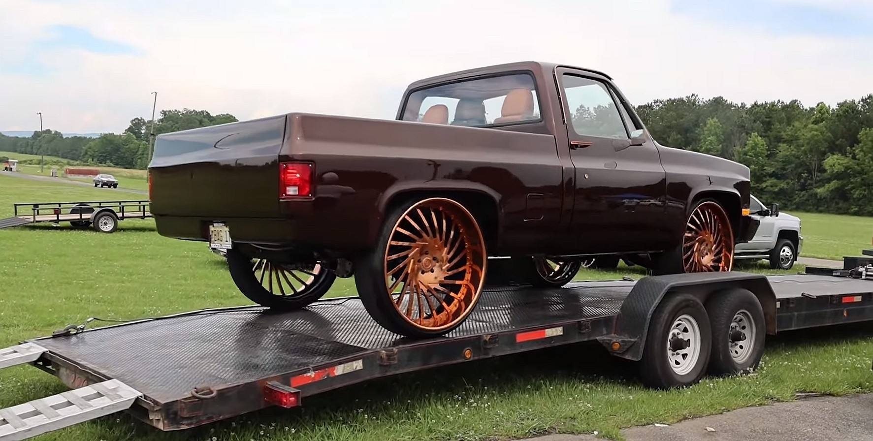 LS-Swapped Chevrolet C10 with 30-Inch Forgiatos