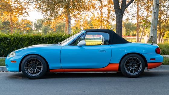 Modified 2004 Mazda MX-5 Miata with Upgraded Valvetrain