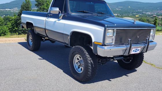 1985 Chevrolet C10 Scottsdale 4x4 by Bigblockjoe