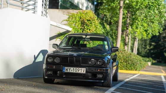 Euro BMW E30 Touring by CAtuned