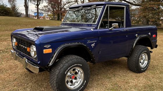 302ci V8 1975 Ford Bronco Half-Cab Pickup