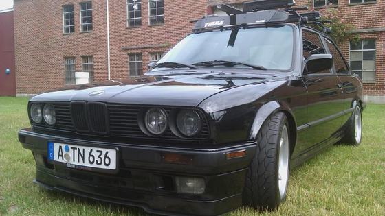 Racing Dynamics-Equipped BMW E30 with M60 Swap