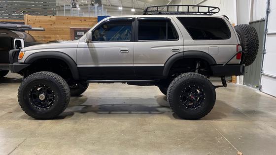 2000 Toyota 4Runner SR5 by AdventureMotors