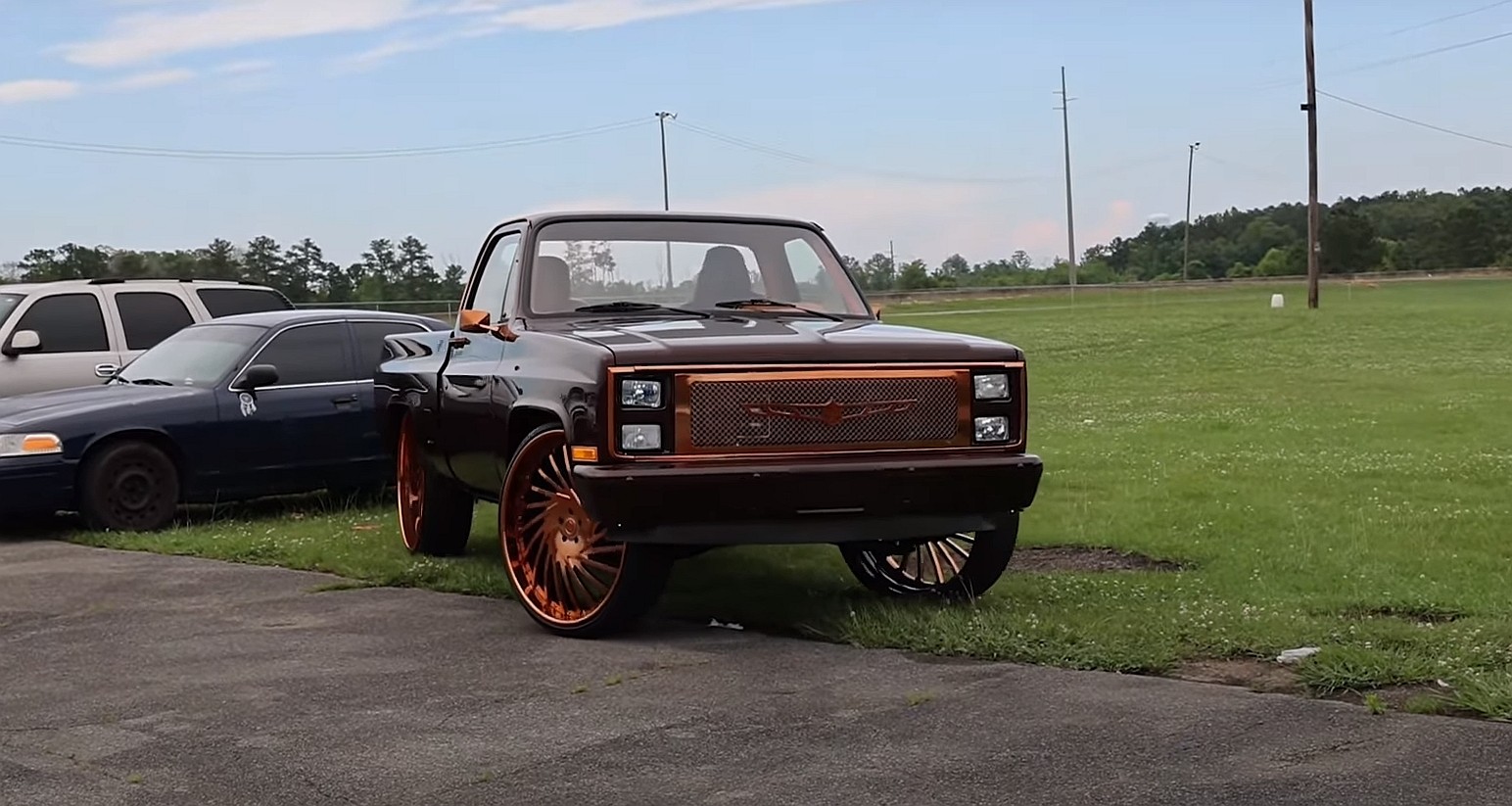 LS-Swapped Chevrolet C10 with 30-Inch Forgiatos