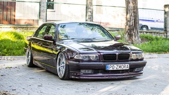 2001 BMW E38 by Adam Tokarski