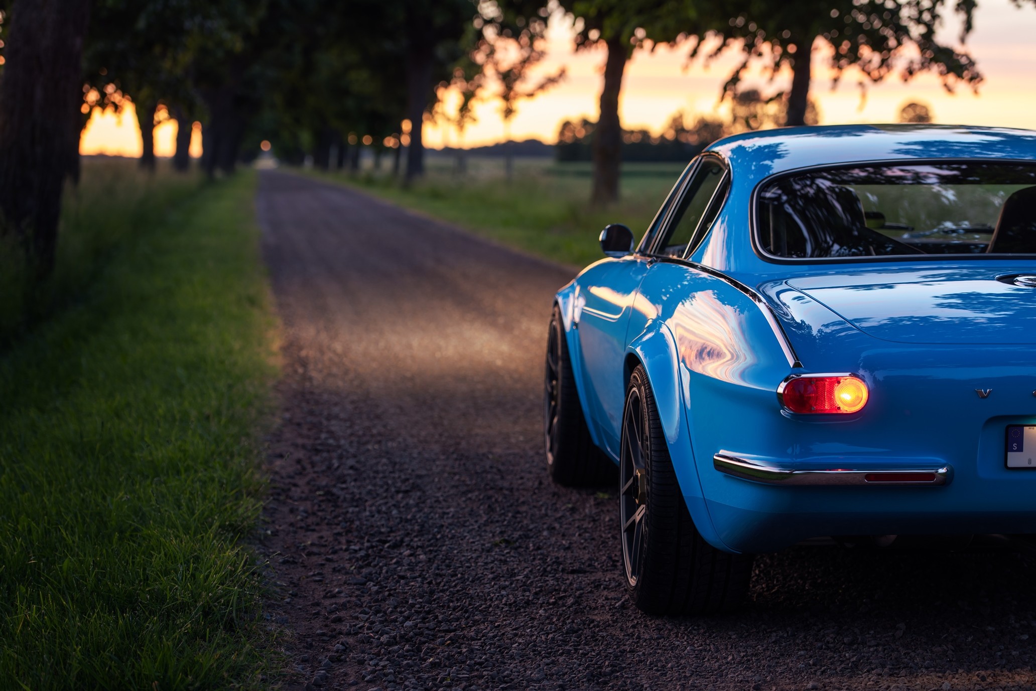 420hp Volvo P1800 Cyan Restomod