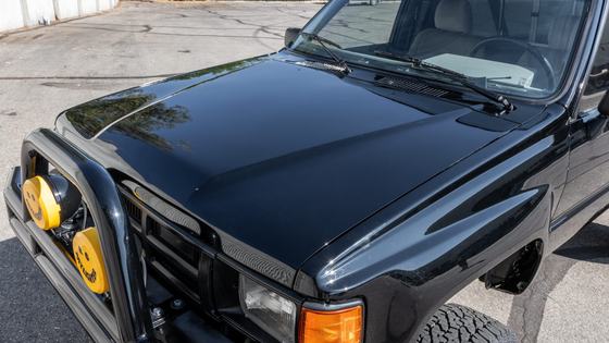 1985 Toyota Pickup Xtracab SR5 4×4 by SOS Customs